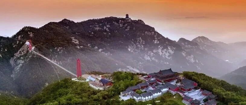 为捡手机，男子景区坠亡