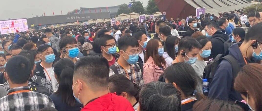 兵马俑、钟楼、大唐不夜城…陕西各大景区“人从众”，停车场爆满！