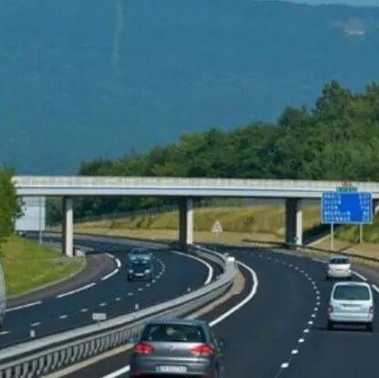 开车走“国道”和“高速”，哪一个更划算？算笔账就明白了