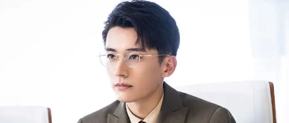 刘学义一定没想到,他的巅峰时刻是被拉来凑五千万顶流的绯闻