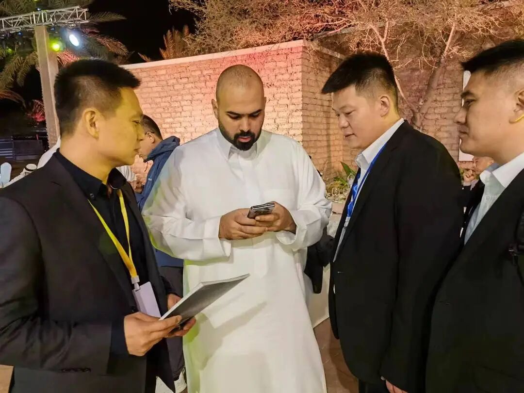 山东世纪星文体器材有限公司总经理张双旺谈到:"我们之前做过一笔