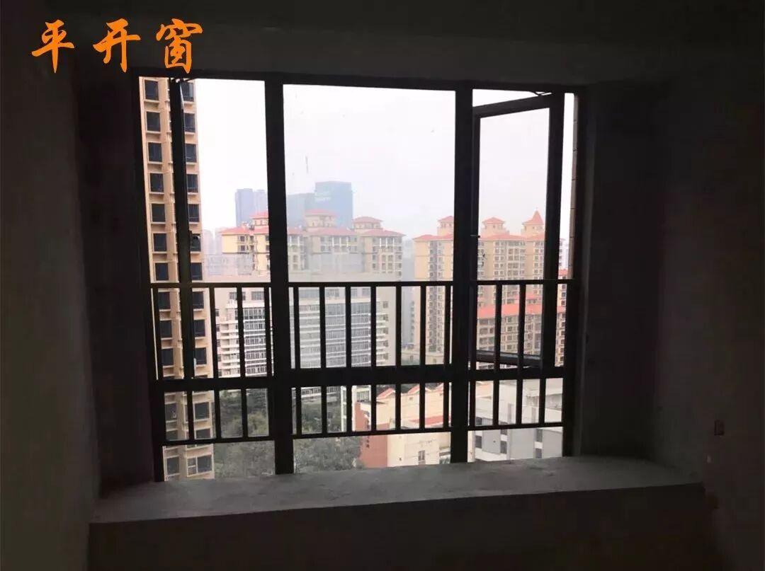 封阳台用平开窗还是推拉窗？很多人都装错了