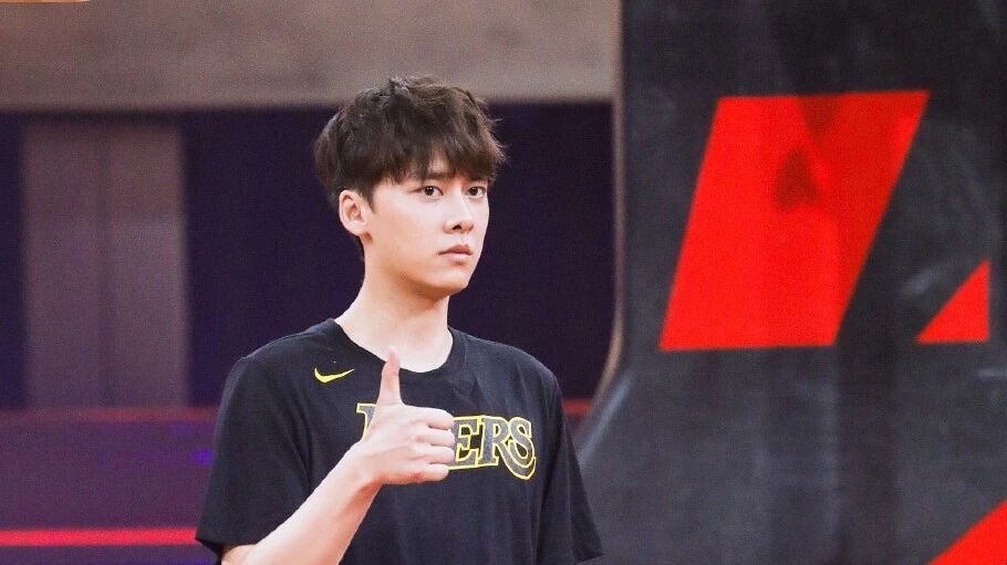 “网瘾少女”黄金续命三部曲：追爱豆、借剧旅游、二次元