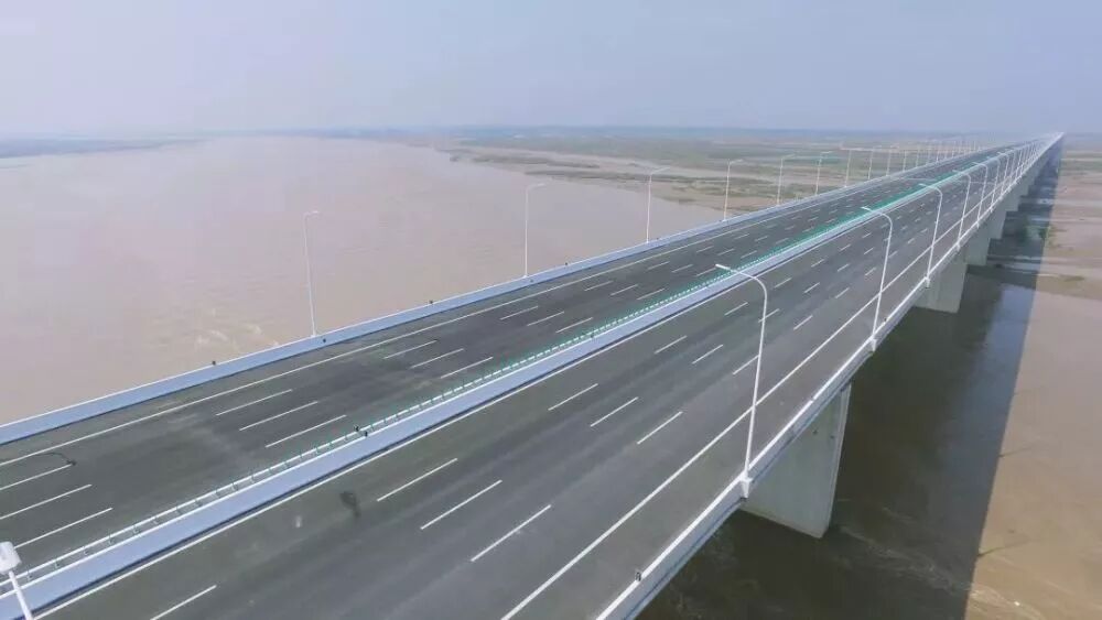 刚刚官渡黄河大桥通车了小轿车过桥费15元