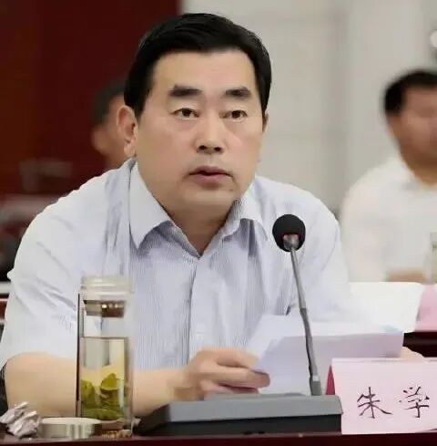 "严以修身"更是"三严三实"的要求,作为领导干部,应该把修身作为首要