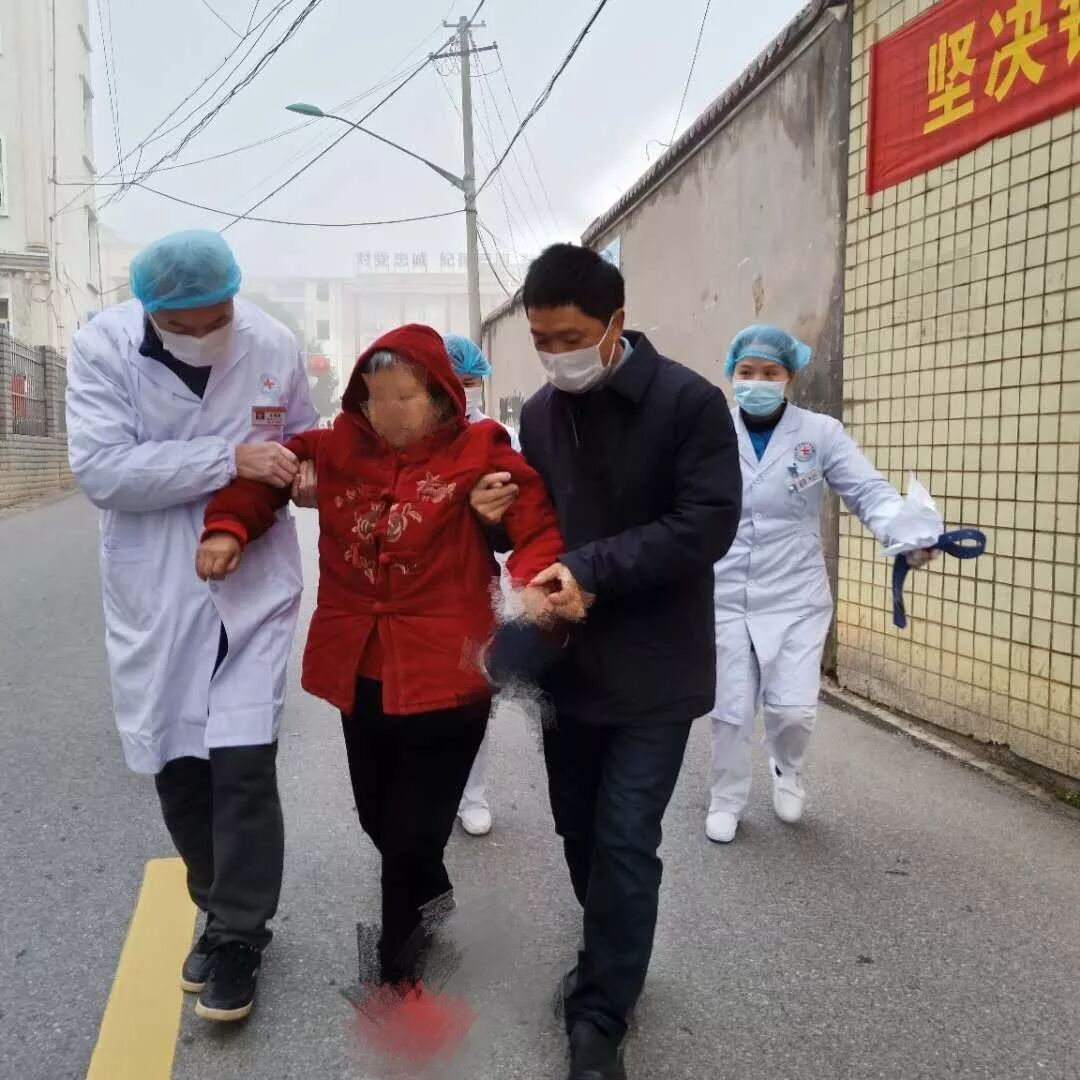 疫情当前、保障病人的安全，就是我们的职责------我院顺利完成女病区合并转运工作(图3)