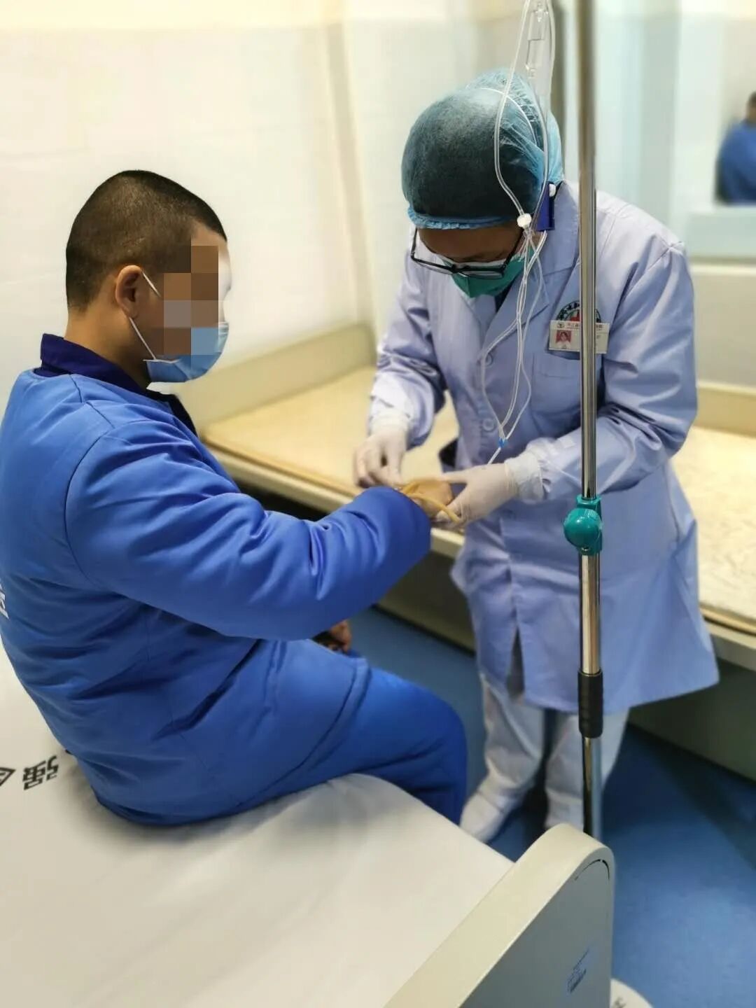 不忘初心、牢记使命，坚守“疫”线的美丽天使——记精五科护士湛婉折(图3)