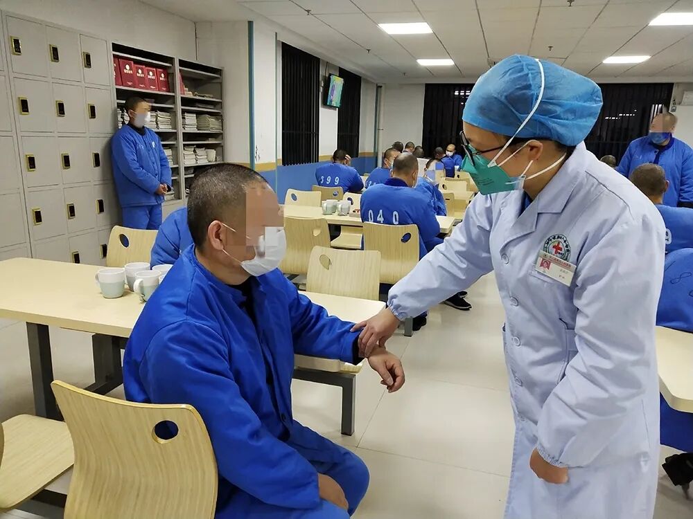 不忘初心、牢记使命，坚守“疫”线的美丽天使——记精五科护士湛婉折(图2)