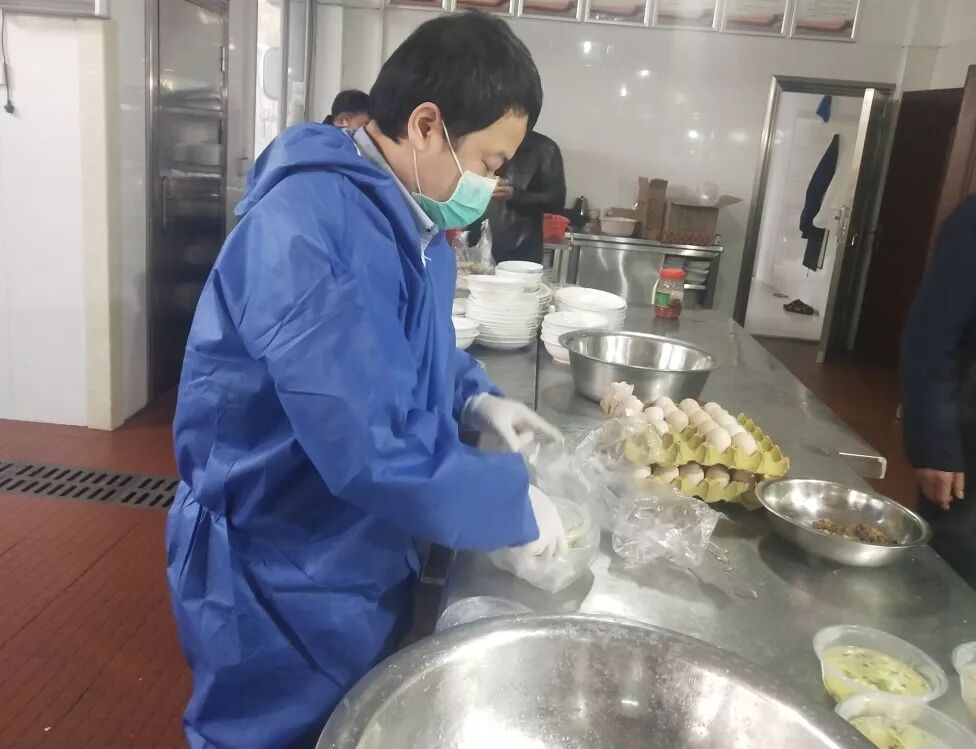 一名退伍军人的情怀：关键时刻，我上！ ——记我院派驻隔离点后勤保障人员胡淼江(图1)