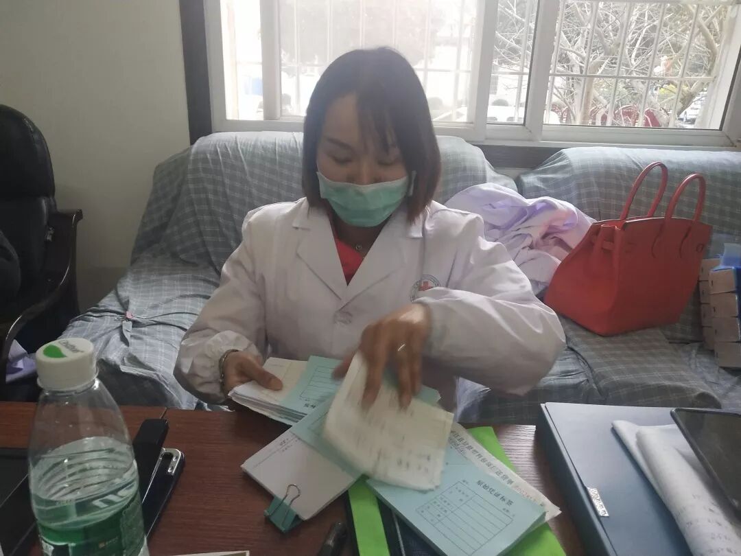 幕后抗“疫”女神 ——巾帼党员邹湘的工作掠影(图3)