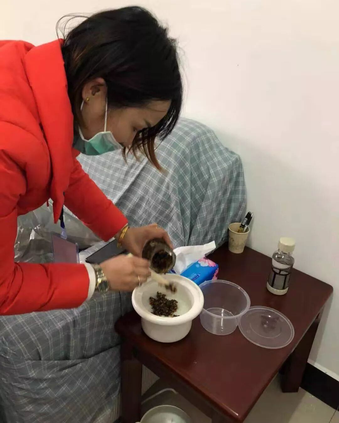 幕后抗“疫”女神 ——巾帼党员邹湘的工作掠影(图4)