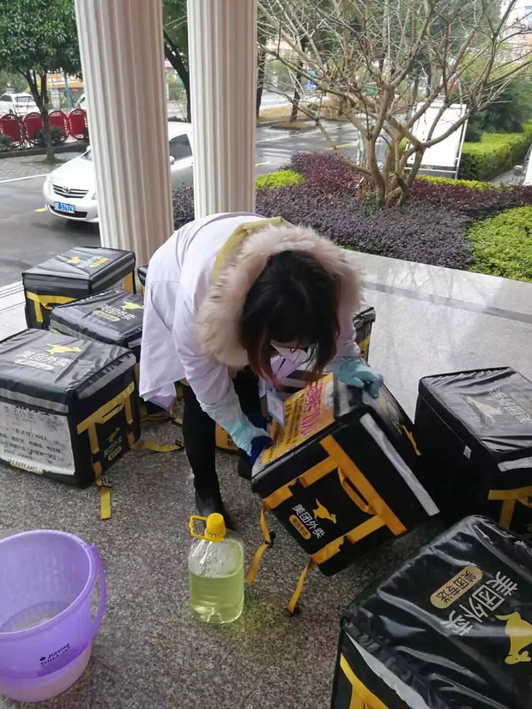 幕后抗“疫”女神 ——巾帼党员邹湘的工作掠影(图1)