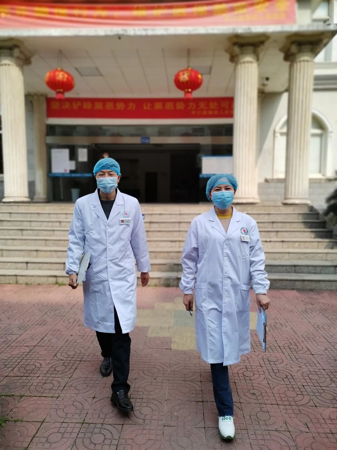 同心抗疫 共盼春来—— 我院业务职能部门抗击新冠肺炎工作实录 平江县第四人民医院 1周前  点击上方蓝字关注我们   一场前所未有的新冠肺炎疫情，如魔似妖，以席卷之势侵袭着14亿人的心灵……  从武汉(图11)