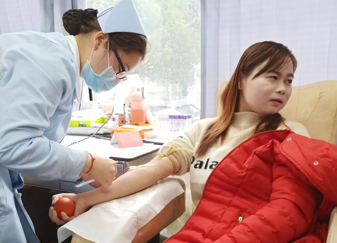 积极献血 让爱流动 ——我院医务工作者积极参与无偿献血(图3)