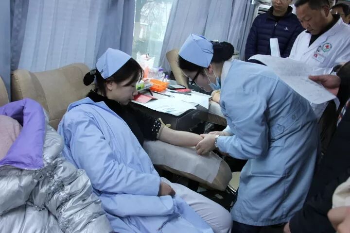 积极献血 让爱流动 ——我院医务工作者积极参与无偿献血(图4)