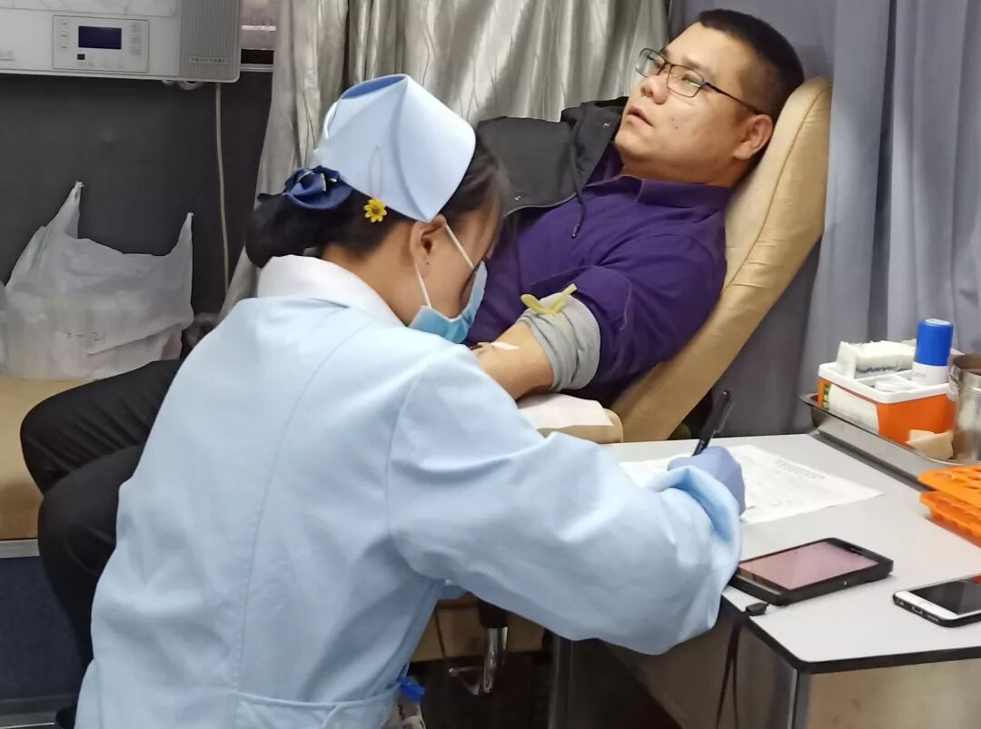 积极献血 让爱流动 ——我院医务工作者积极参与无偿献血(图6)