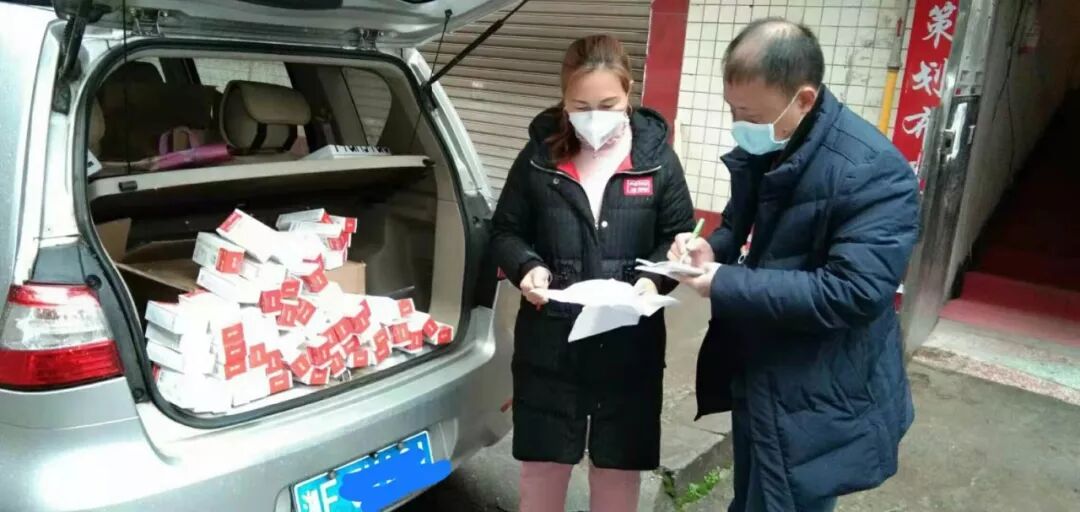 守望相助 共战疫情 ——平江县旗袍文化协会阳光分会为我院捐赠抗疫物资(图1)