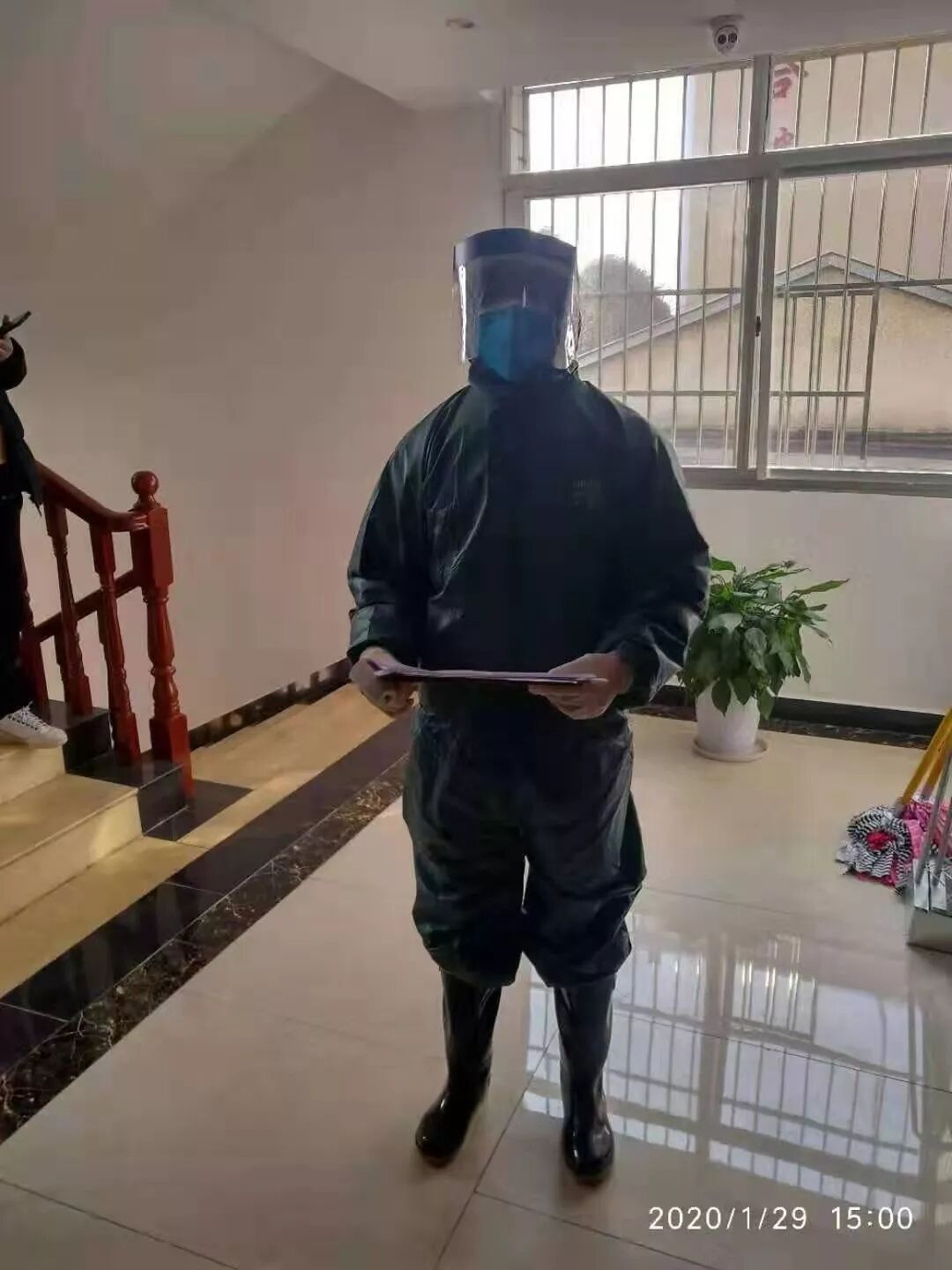 冲锋在前 “疫”线有我 ——来自隔离区的入党申请书(图6)