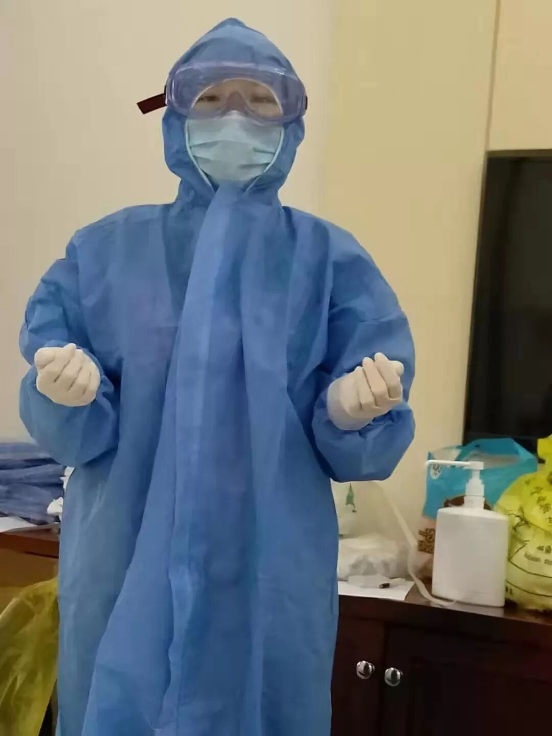 冲锋在前 “疫”线有我 ——来自隔离区的入党申请书(图8)