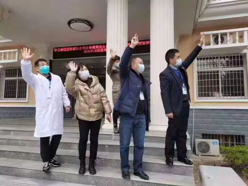 隔离点内的最美逆行者(图1)