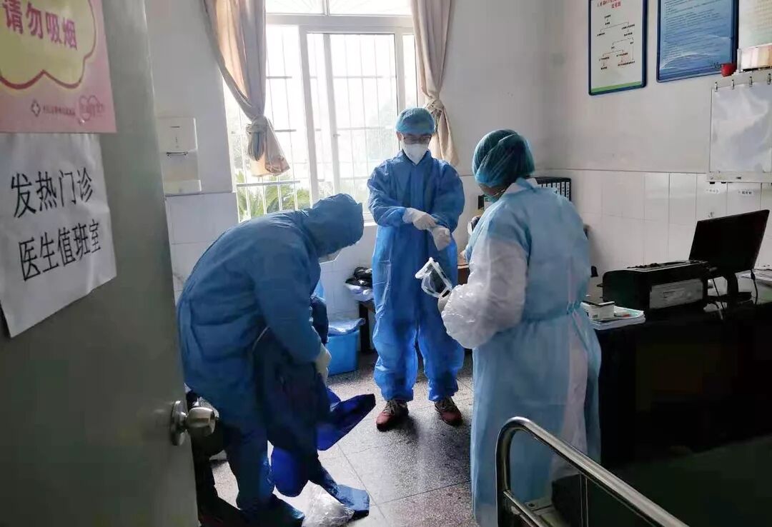 发热门诊的24小时坚守(图3)