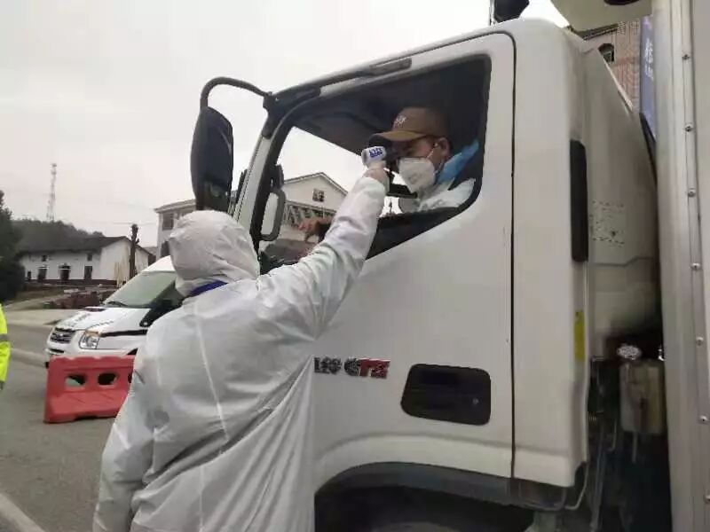 交通联防联控点最美的“蒙面英雄” ——致敬我院派驻协助排查的医务人员(图3)