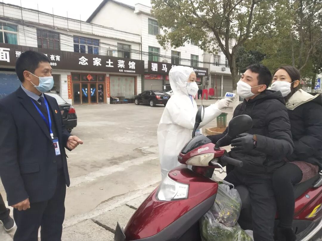 交通联防联控点最美的“蒙面英雄” ——致敬我院派驻协助排查的医务人员(图2)