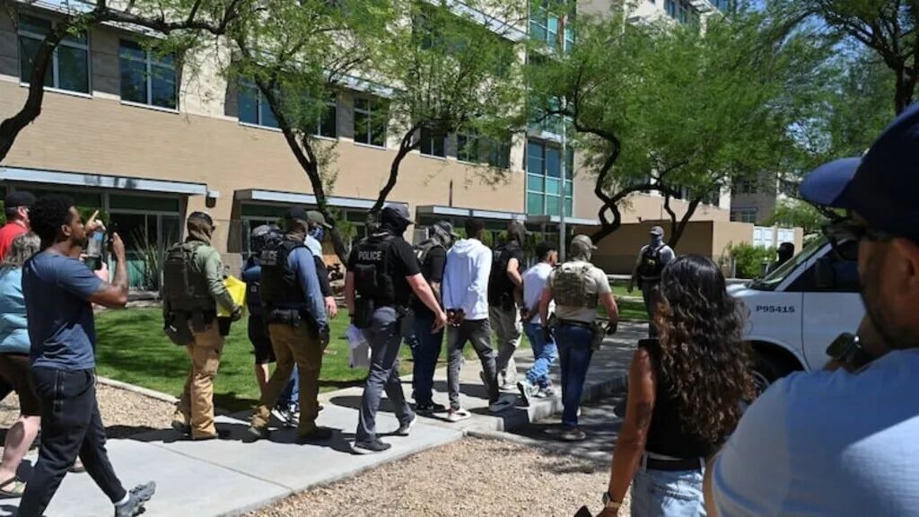 Supreme Court lets Trump administration revoke status of over 500,000 migrants legally in U.S. | Radio-Canada.ca