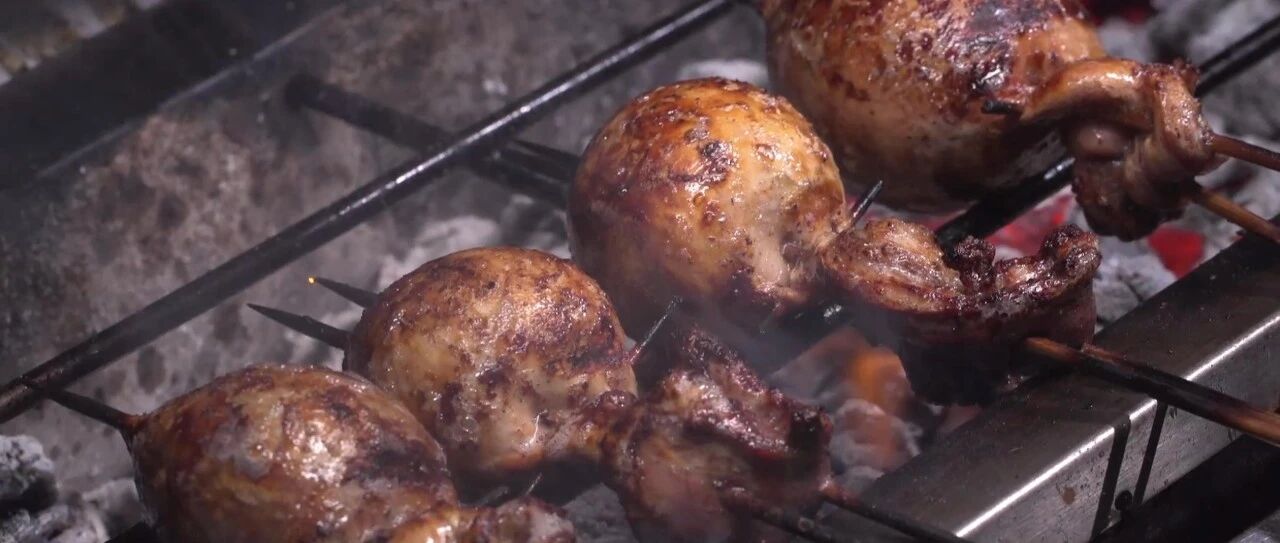 长相酷似“拳击手套”，这家烧烤很奇妙！