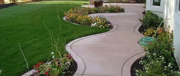 别墅花园里的小收边，很精致