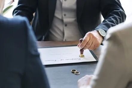 扬智勇汇编→→夫妻离婚时关于有限责任公司股权如何分割