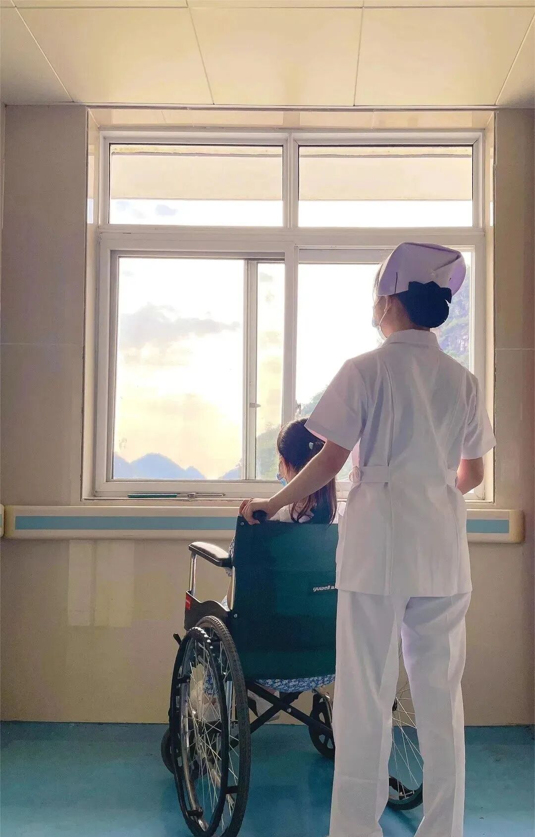 怎么打开轮椅在医院，我们都正确使用轮椅了吗？_https://www.jmylbn.com_新闻资讯_第18张