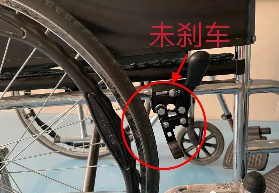 怎么打开轮椅在医院，我们都正确使用轮椅了吗？_https://www.jmylbn.com_新闻资讯_第7张