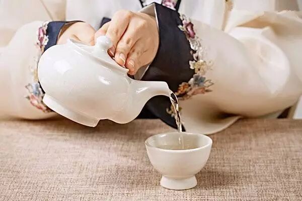 路不会白走，茶更不会白喝