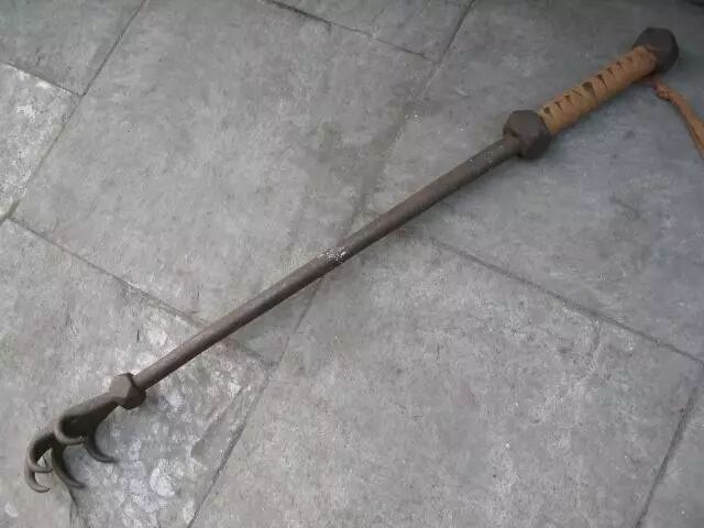 从棍来看,有乌有棍,齐眉棍,盘龙棍之说,从棒类看有哨棒,铁箍棒,狼牙棒