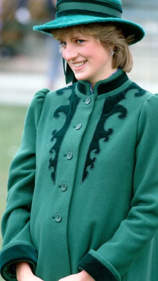2020秋冬流行色是戴妃最愛的群青綠 時尚 第12張