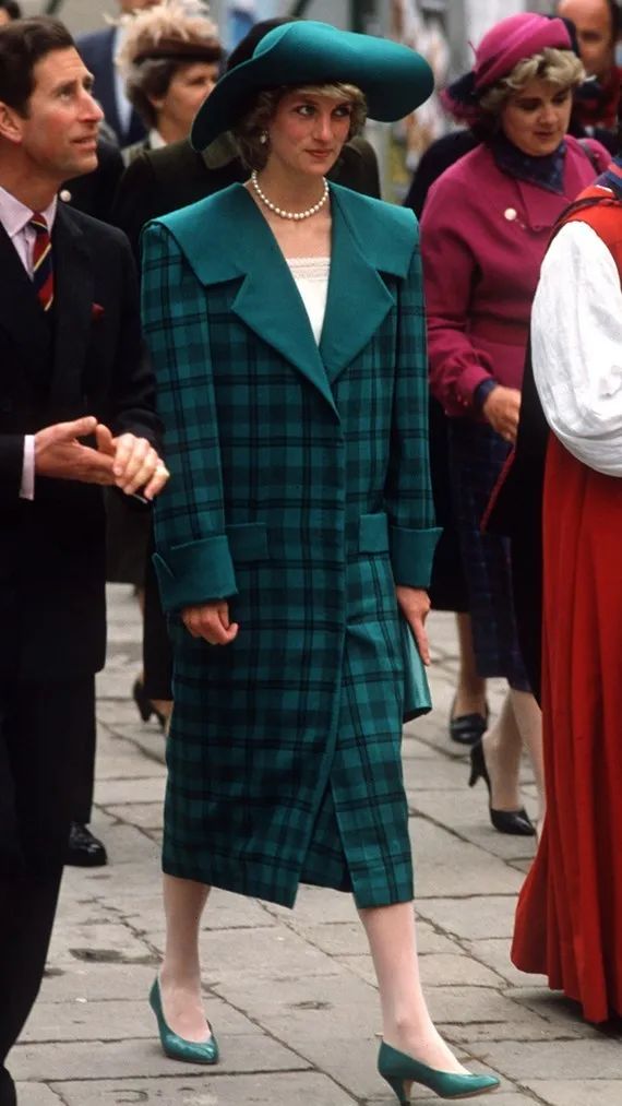 2020秋冬流行色是戴妃最愛的群青綠 時尚 第8張
