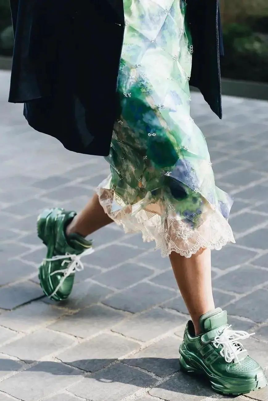 2020秋冬流行色是戴妃最愛的群青綠 時尚 第35張