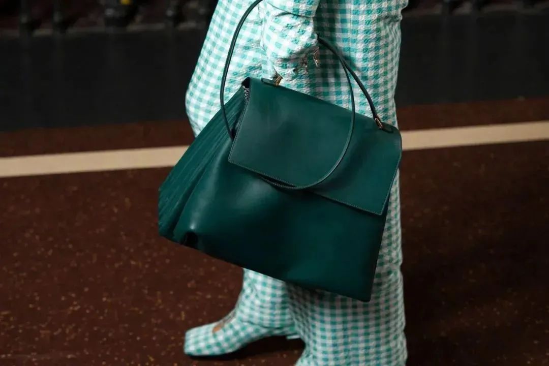 2020秋冬流行色是戴妃最愛的群青綠 時尚 第55張