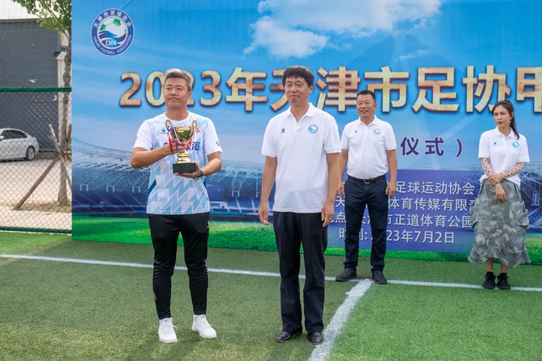 亚军：荣信致海达达朋友队