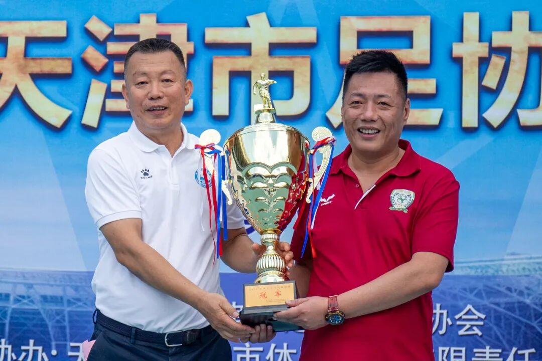 冠军：天津逸腾海天足球俱乐部
