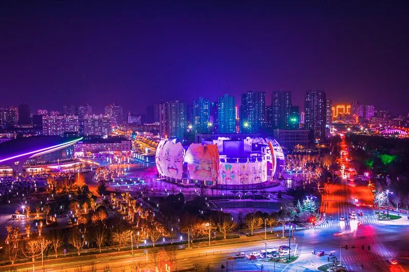 6969菏泽大剧院夜景.