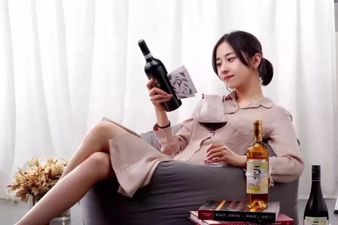 



边品酒边听讲酒音频 | 8月要一起喝的是波尔多和勃艮第
