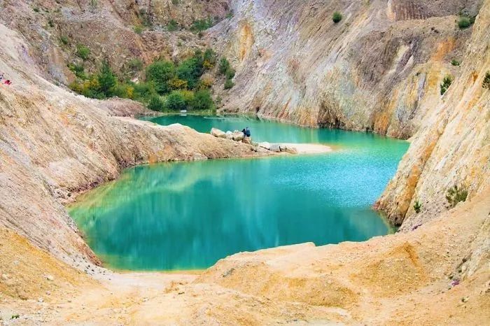 在毒湖裡洗澡，為出名被毒到脫水，又一屆INS網紅開始作死了… 旅遊 第11張