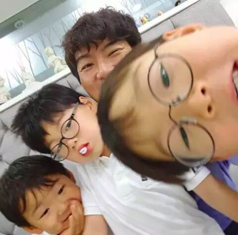 &ldquo;国民三胞胎&rdquo;长大了!宋一国更新三胞胎近况(无锡学韩语/无锡韩语/无锡韩语培训)