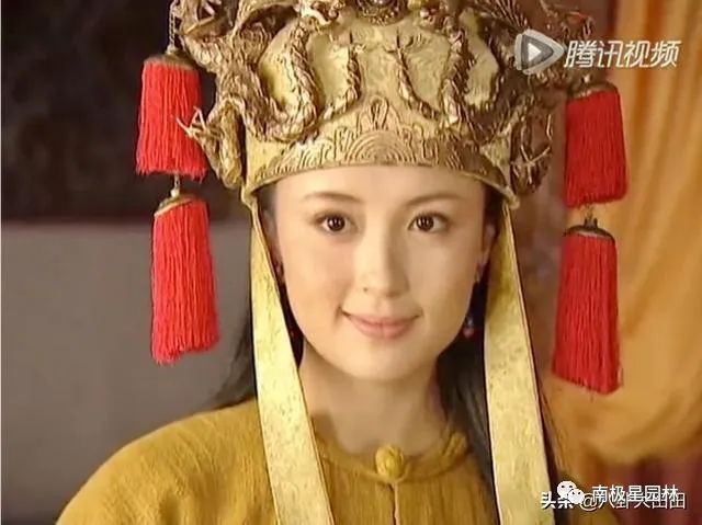 杨童舒曾在《太平天国》中饰演历史上第一位女状元傅善祥,一个集