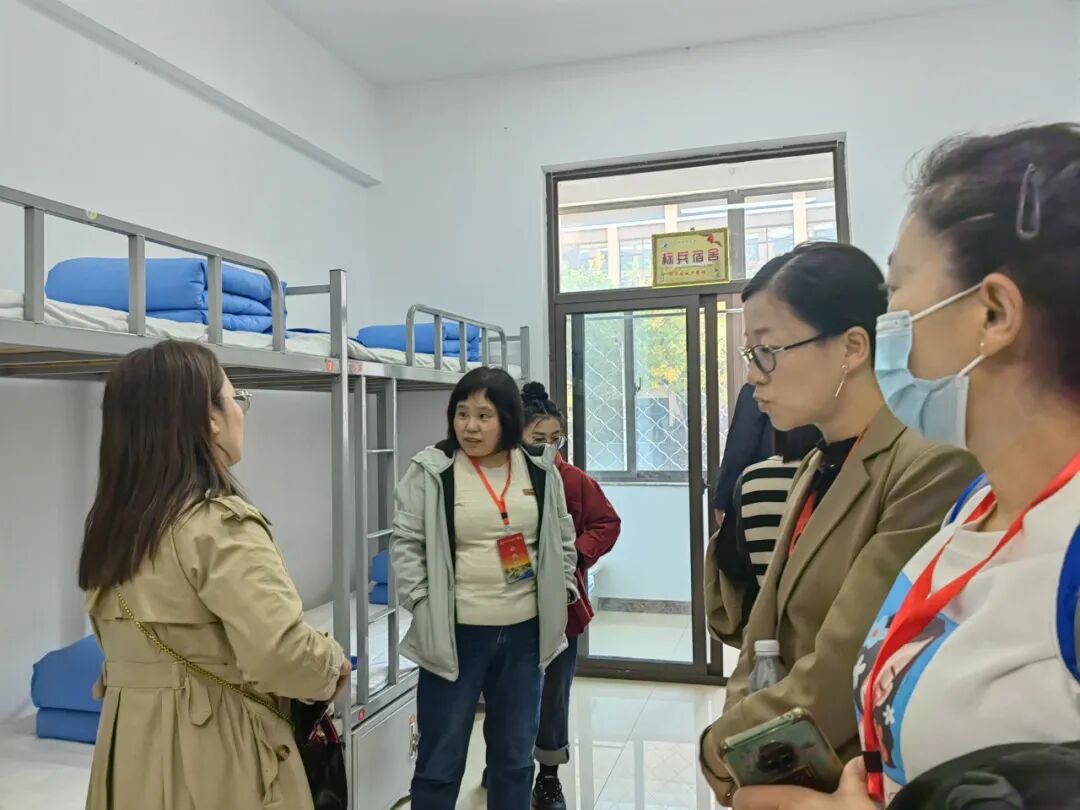 多所学校及教育考察团共300余人来忻州一中两校区参观交流