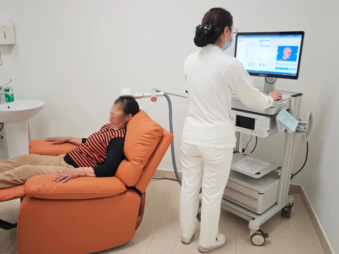 tms什么医疗经颅磁刺激（TMS）：失眠、焦虑？给大脑做个无痛无创“磁疗spa”！_https://www.jmylbn.com_新闻资讯_第4张