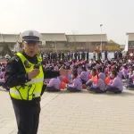 鸿胜说交通 || 全国中小学生安全教育日，鸿胜现场传授安全知识！