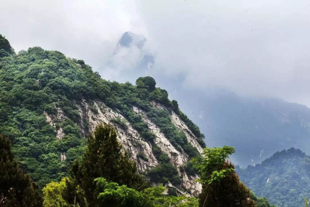 天池景区景区由翠华山被称为终南独秀和中国地质地貌博物馆翠华山国家